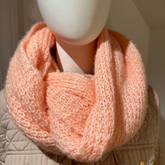 Infinity very soft and cozy peach scarf - Picture 2 of 9